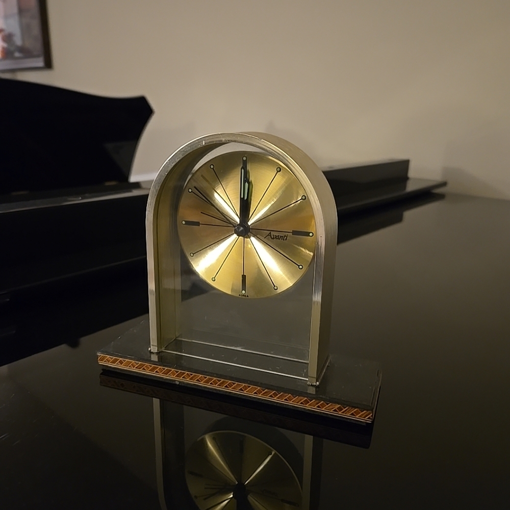 Vintage Avanti Brass Mantle/Desk Clock WORKS  Made in Korea